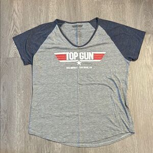 SALE🎈4/$10🎈Women’s Top Gun T-shirt